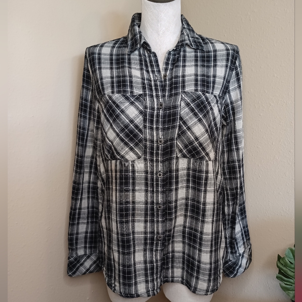 Seven7 Plaid Shirt size Small